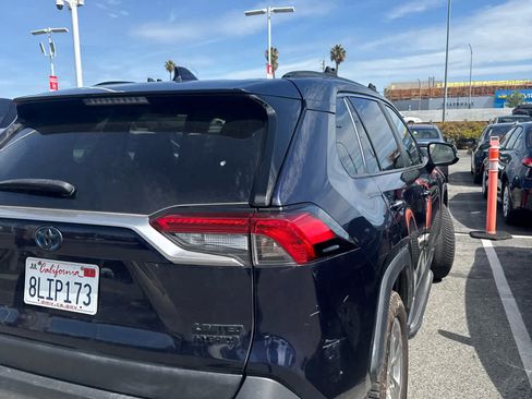 Used 2019 Toyota RAV4 Limited image 6
