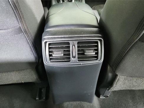 Used 2020 Nissan Rogue SV image 30