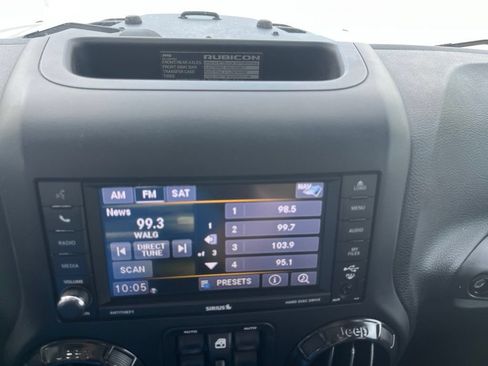 Used 2018 Jeep Wrangler Unlimited Rubicon AWD/4WD image 16