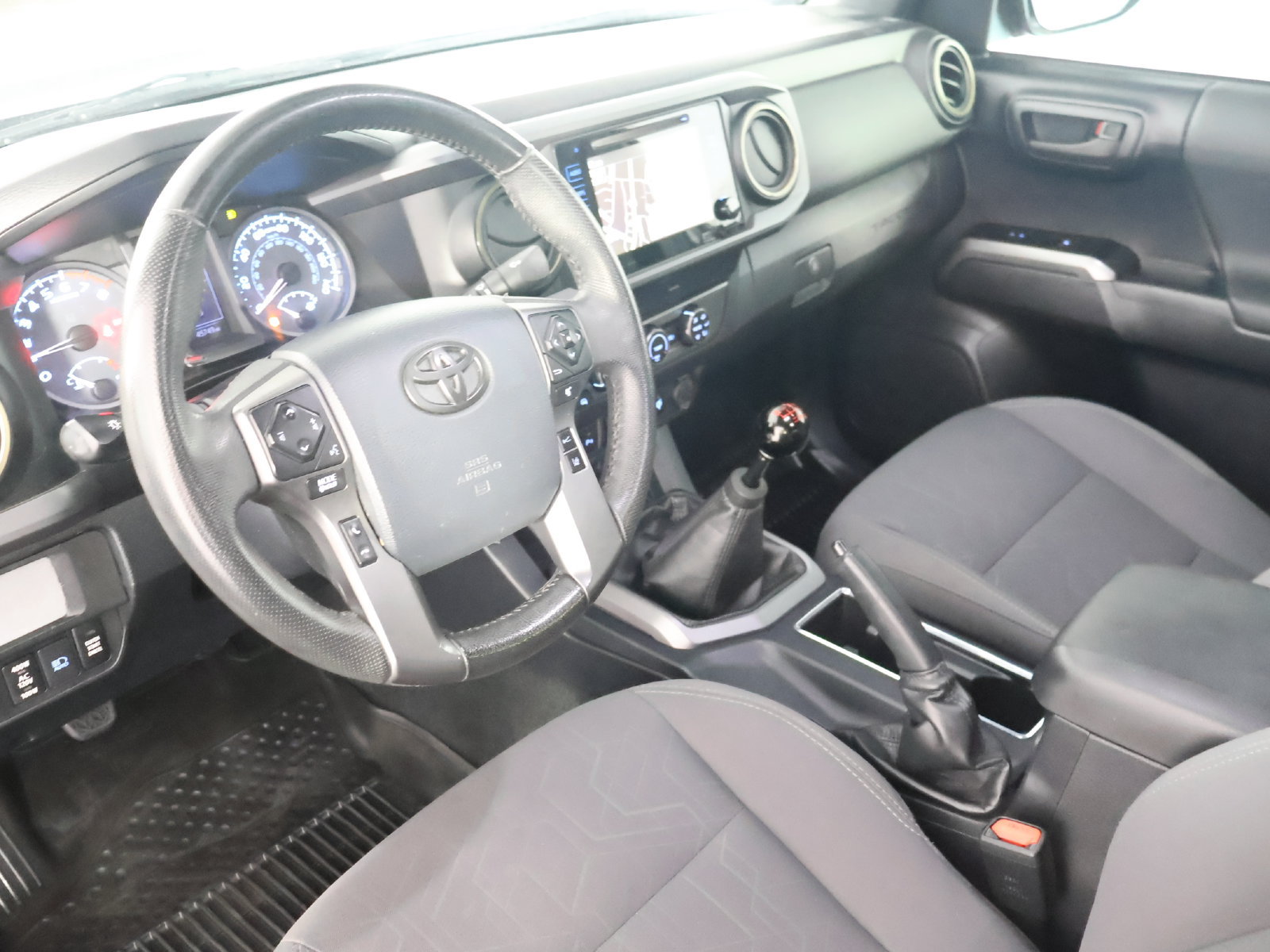 Used 2019 Toyota Tacoma TRD Off-Road w/ Technology Package AWD/4WD image 19