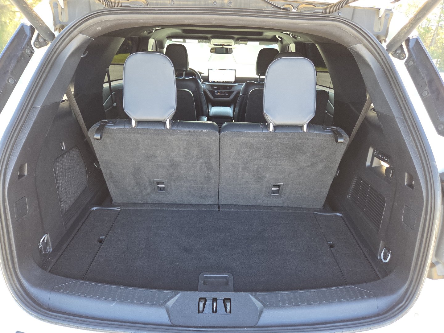 Used 2025 Ford Explorer ST w/ Sun And Sound Package RWD image 23