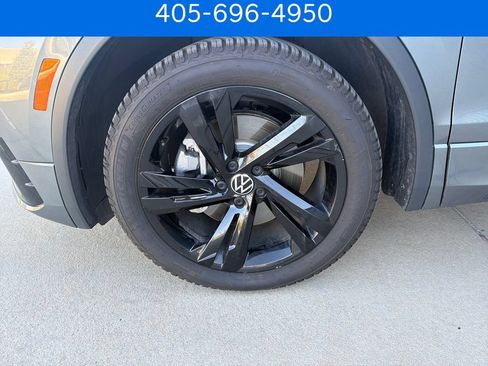 Used 2023 Volkswagen Tiguan SE R-Line FWD image 11