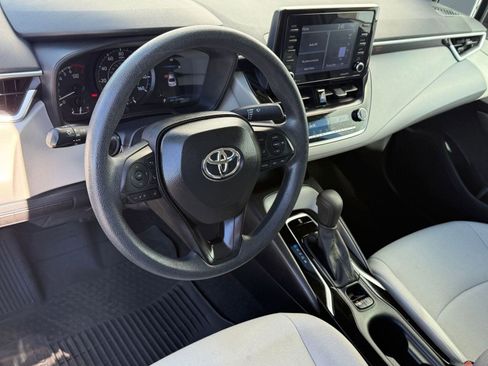 Certified 2022 Toyota Corolla L image 4
