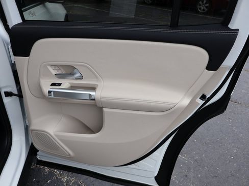 New 2025 Mercedes-Benz GLB 250 4MATIC image 16