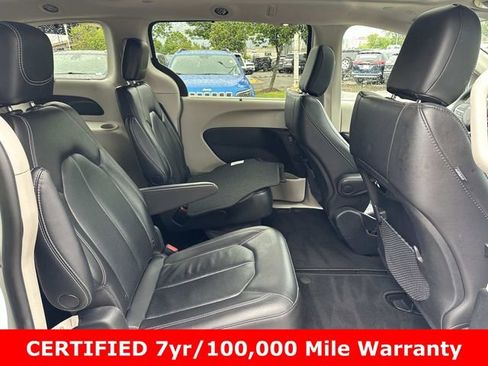 Used 2022 Chrysler Pacifica Touring-L AWD/4WD image 12