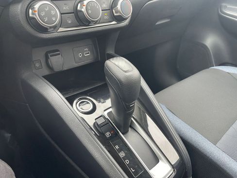 Used 2025 Nissan Versa SV image 39