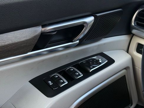 Used 2022 Kia Telluride EX image 30