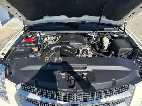 Used 2014 Cadillac Escalade Platinum AWD/4WD image 36
