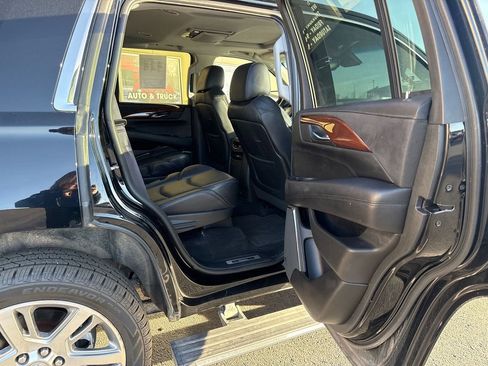 Used 2015 Cadillac Escalade Premium image 42