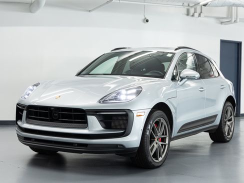 Used 2022 Porsche Macan S w/ Premium Package Plus AWD/4WD image 2