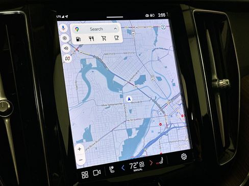 Used 2023 Volvo XC60 B5 Plus image 12