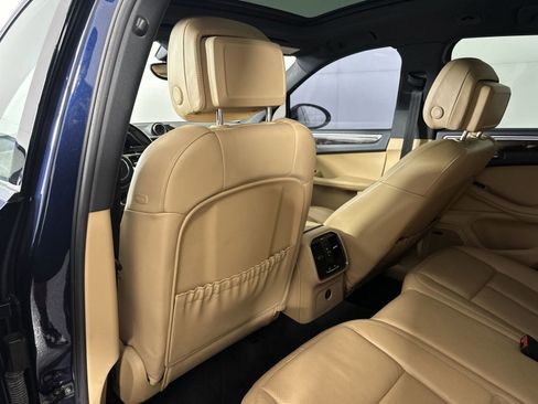 Used 2018 Porsche Macan AWD/4WD image 24