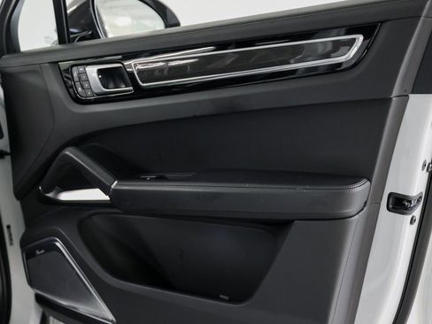 Certified 2022 Porsche Cayenne Turbo S image 27
