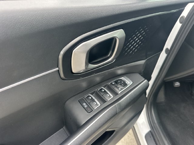 Certified 2023 Kia Sorento LX FWD image 17