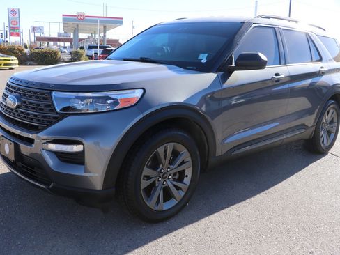 Used 2021 Ford Explorer XLT w/ Equipment Group 202A image 3