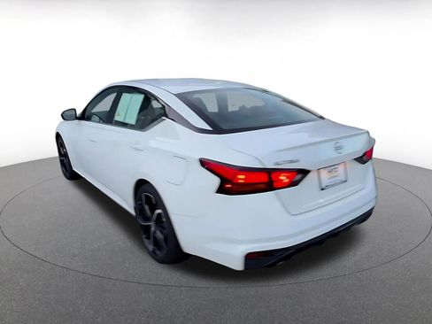 Used 2025 Nissan Altima 2.5 SR image 11