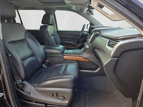 Used 2019 Chevrolet Suburban Premier image 20