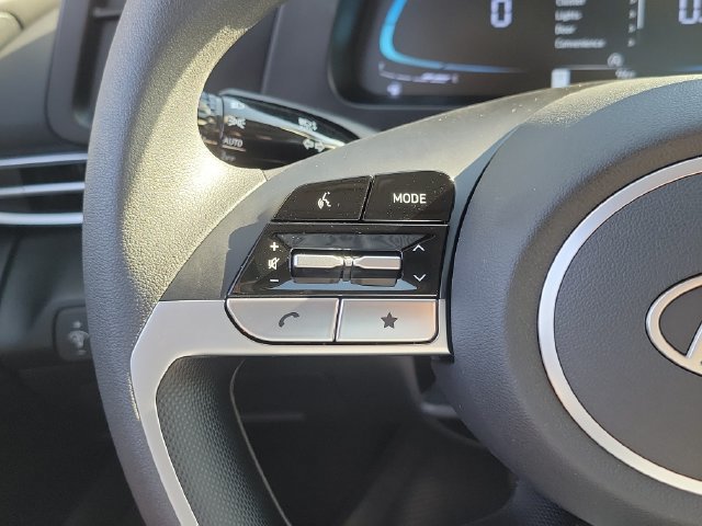 Used 2026 Hyundai Elantra SE FWD image 7