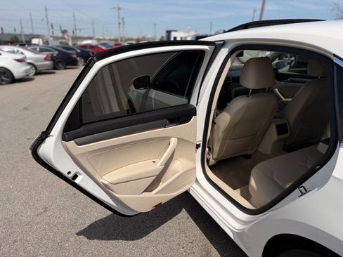 Used 2014 Volkswagen Passat TDI SE image 17