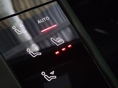 Certified 2026 Porsche Macan AWD/4WD image 25
