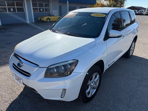 Used 2013 Toyota RAV4 EV image 3