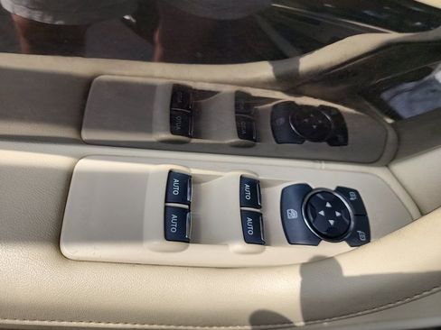 Used 2014 Lincoln MKS w/ Equipment Group 101A FWD image 29