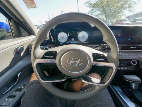 Used 2024 Hyundai Elantra SEL image 18