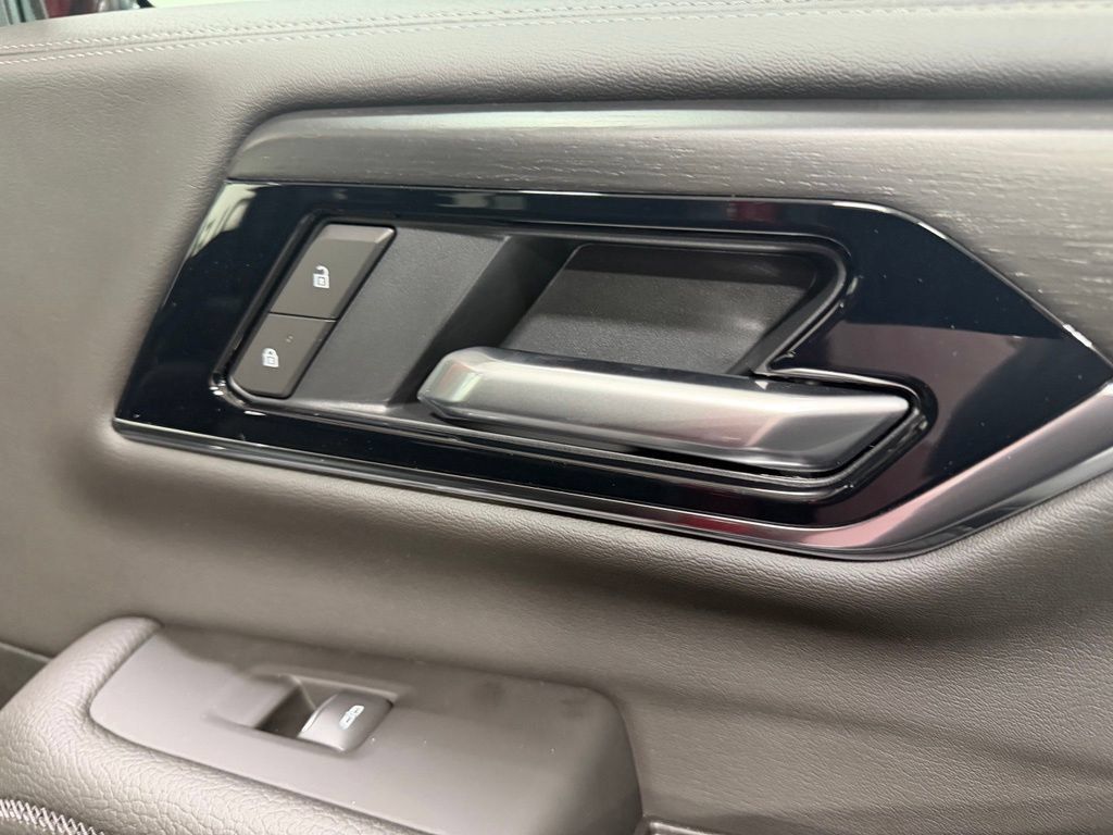 New 2026 GMC Yukon Denali w/ Denali Reserve Package AWD/4WD image 12