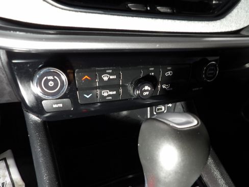 Used 2024 Jeep Compass Latitude AWD/4WD image 17