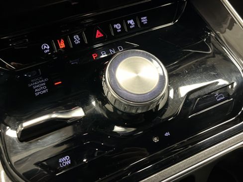 Used 2023 Jeep Wagoneer 4WD w/ Premium Group I image 19