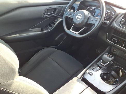 Used 2024 Nissan Rogue S FWD image 17