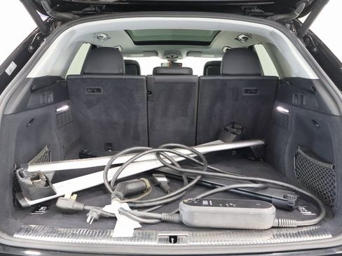 Used 2020 Audi Q5 e Prestige w/ Prestige Package image 28