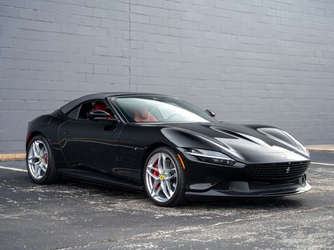 Used 2025 Ferrari Roma Spider image 8