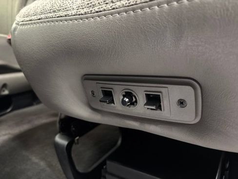 Used 2025 Chevrolet Express 2500 LT w/ LT Preferred Equipment Group RWD image 32