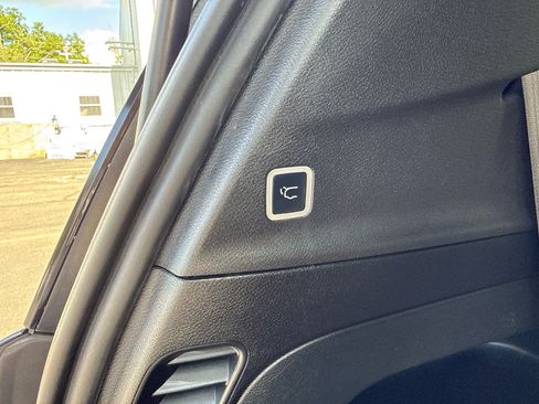 Used 2019 Chrysler Pacifica Touring Plus w/ S Appearance Package FWD image 19