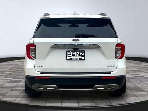 Used 2022 Ford Explorer XLT w/ Equipment Group 202A AWD/4WD image 6