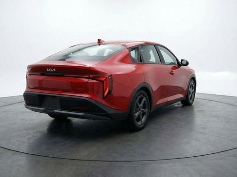 Used 2025 Kia K4 LXS image 9