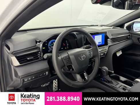 Used 2026 Toyota Camry SE FWD image 2
