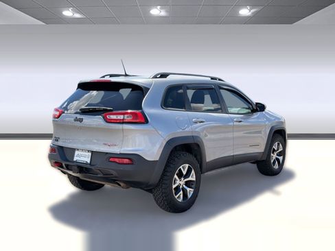 Used 2017 Jeep Cherokee Trailhawk AWD/4WD image 9