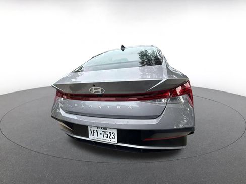 Used 2025 Hyundai Elantra SEL FWD image 7