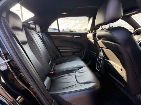 Used 2014 Chrysler 300 image 27