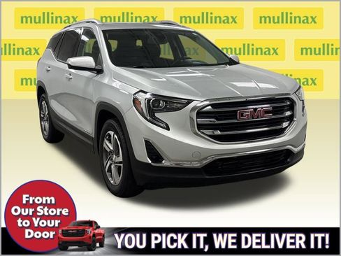 Used 2021 GMC Terrain SLT image 2
