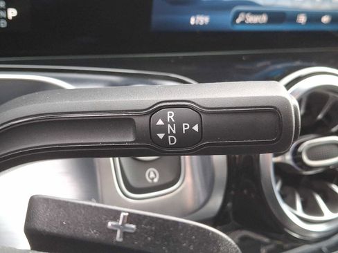 Used 2025 Mercedes-Benz GLB 250 4MATIC image 12