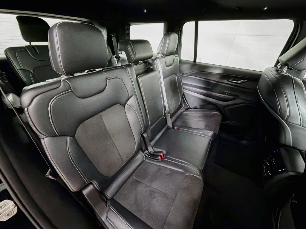 Used 2023 Jeep Grand Cherokee L Laredo AWD/4WD image 27