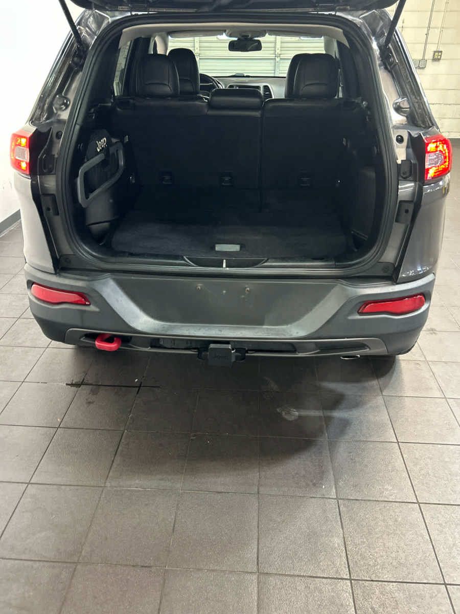 Used 2015 Jeep Cherokee Trailhawk w/ Trailer Tow Group AWD/4WD image 10