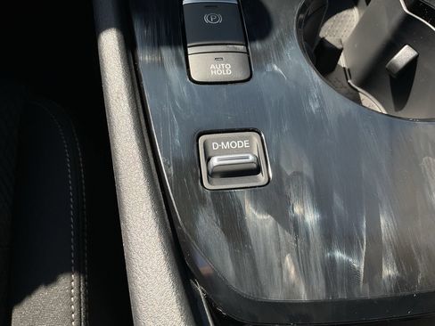 Used 2025 Nissan Rogue SV FWD image 23