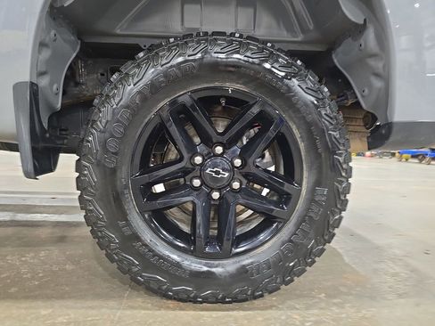 Used 2024 Chevrolet Silverado 1500 Custom Trail Boss AWD/4WD image 32