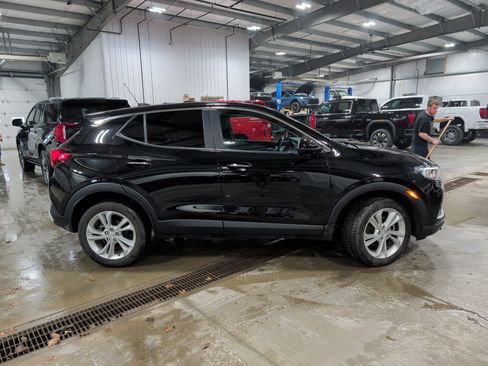 Used 2022 Buick Encore GX Preferred w/ Cold Weather Comfort Package image 2