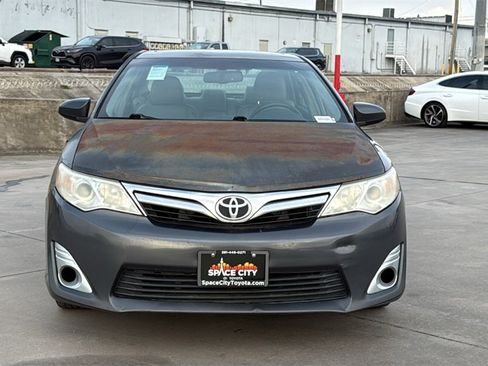 Used 2014 Toyota Camry L image 2