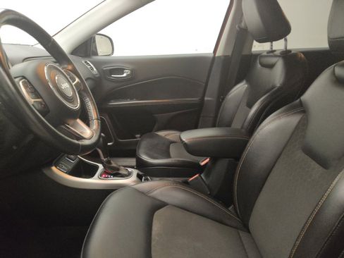 Used 2018 Jeep Compass Latitude w/ Cold Weather Group FWD image 17